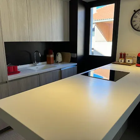 Modern Holiday Apartments *