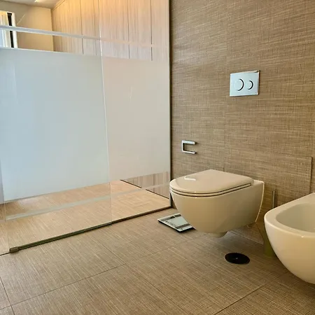 Modern Holiday Apartments *