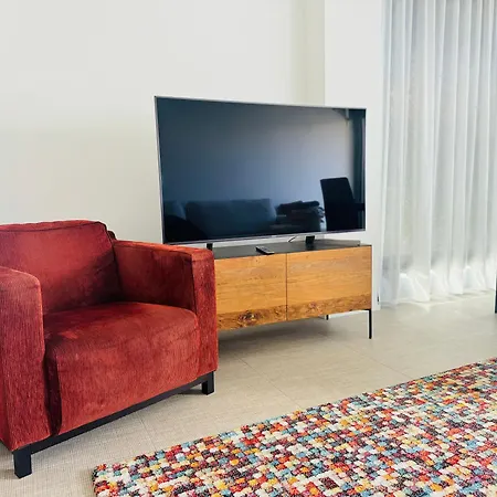 Modern Holiday Apartments *